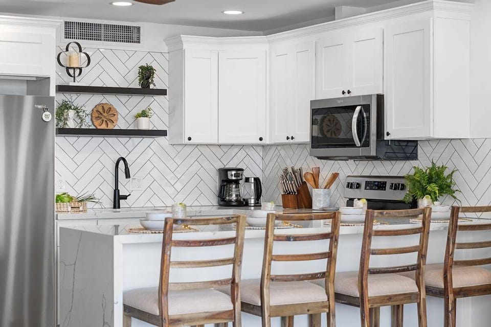 Kitchen counter with bar seating, perfect for quick breakfast