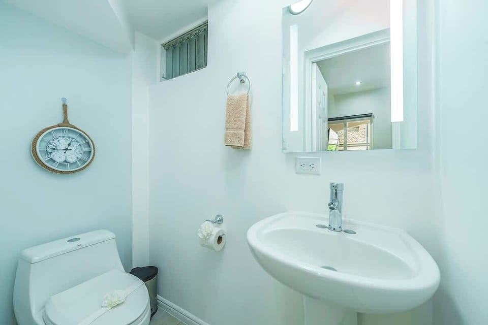 1/2 Bathroom