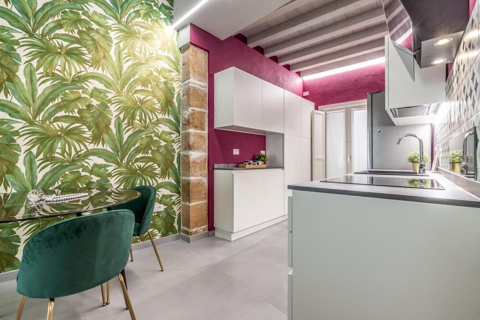House | 2 bedrooms, desk