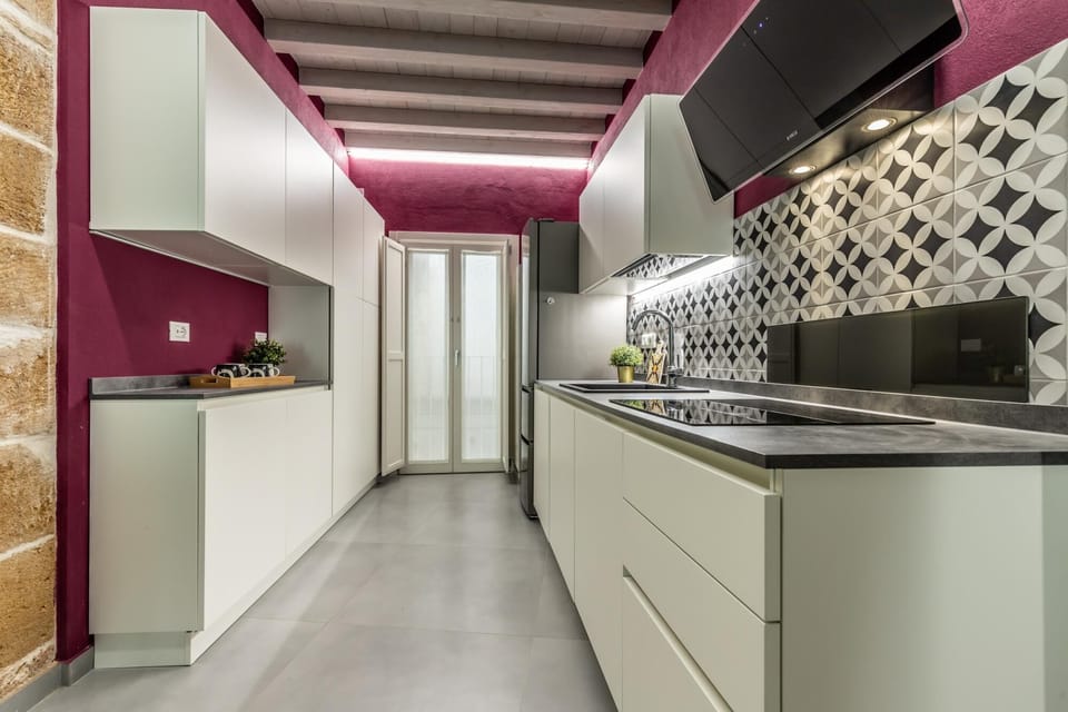 House | 2 bedrooms, desk