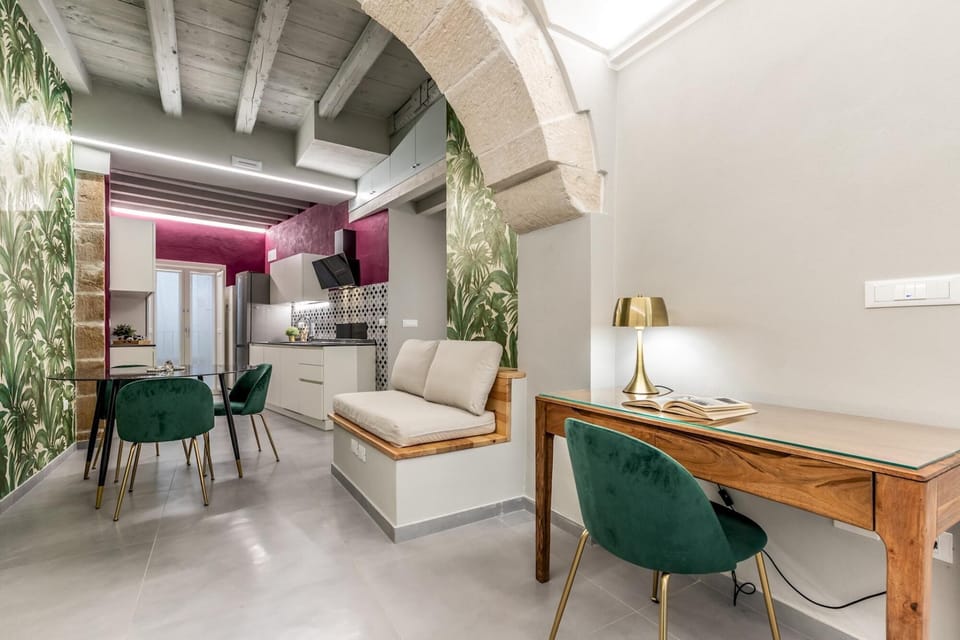 House | 2 bedrooms, desk