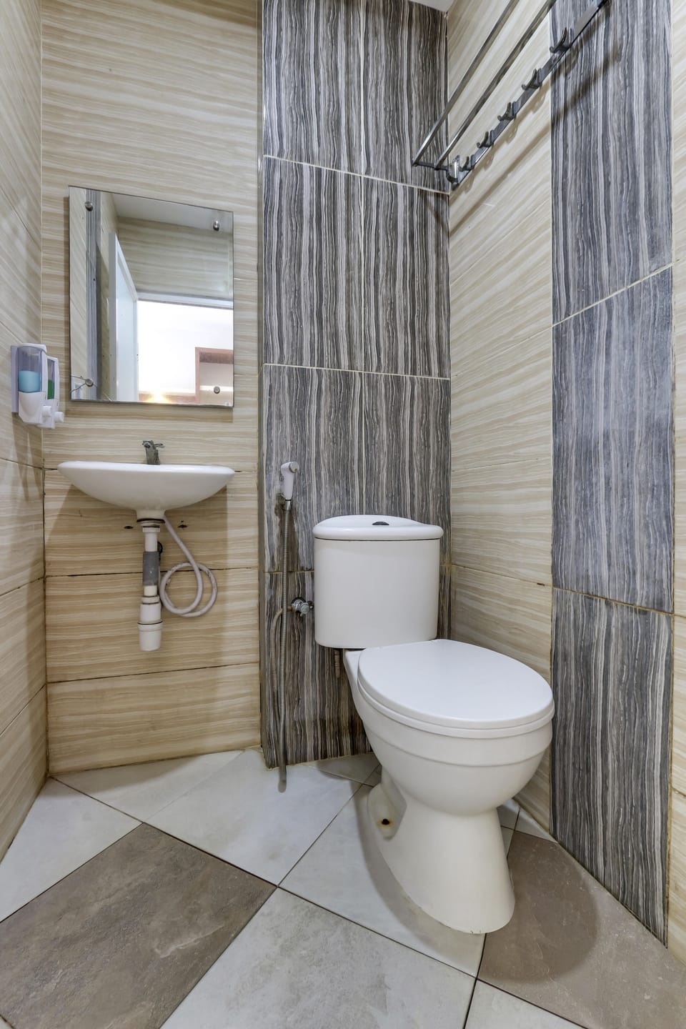 Standard Double Room | Bathroom | Shower, rainfall showerhead, toilet paper