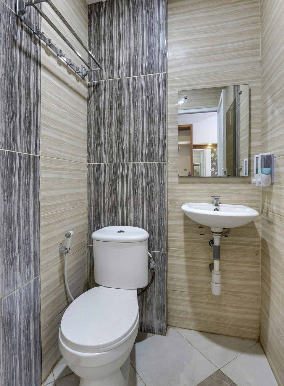 Standard Twin Room | Bathroom | Shower, rainfall showerhead, toilet paper