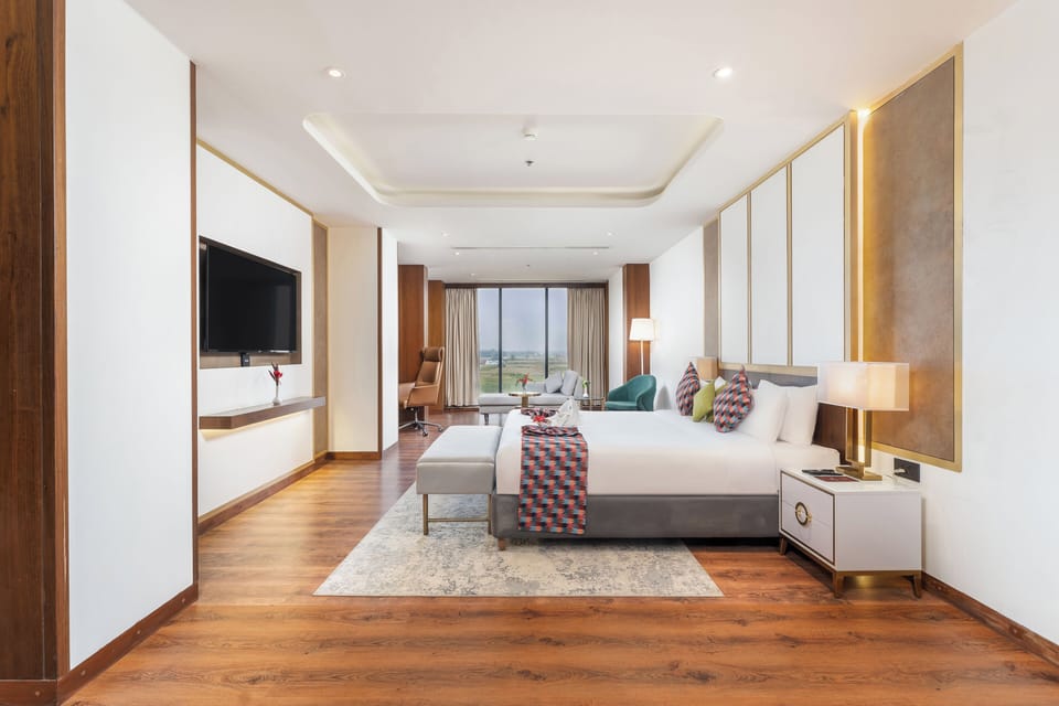 Luxury Suite | Hypo-allergenic bedding, minibar, in-room safe, individually decorated