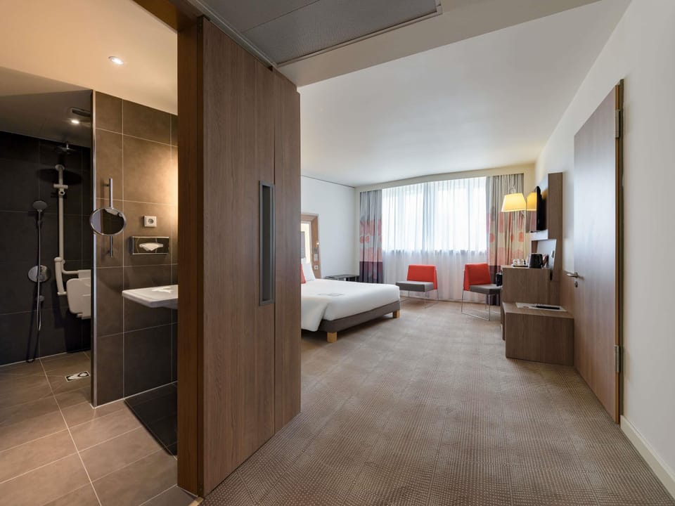 Premium bedding, pillowtop beds, in-room safe, desk