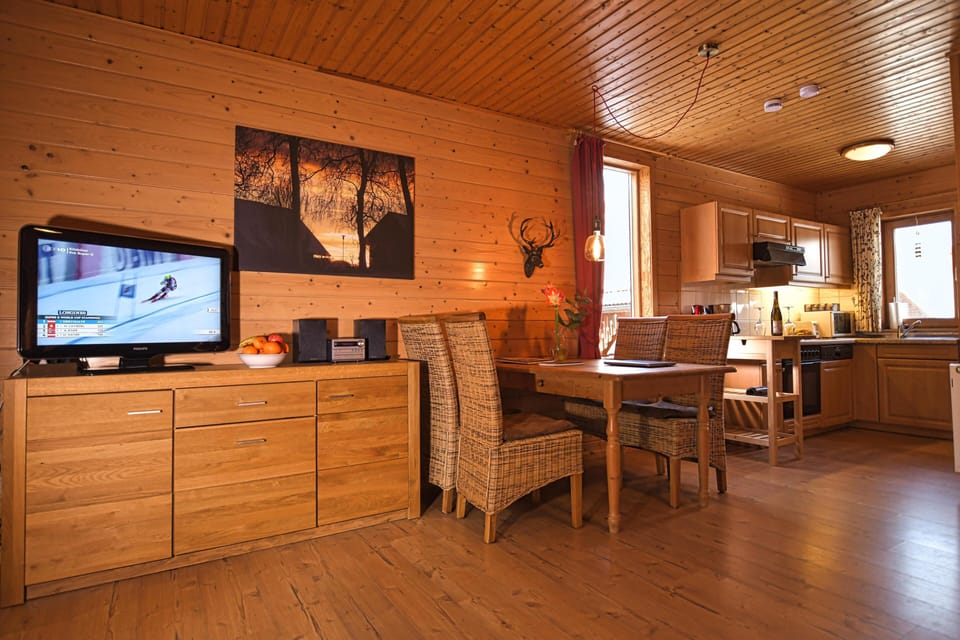 House, 2 Bedrooms, Patio | Dining