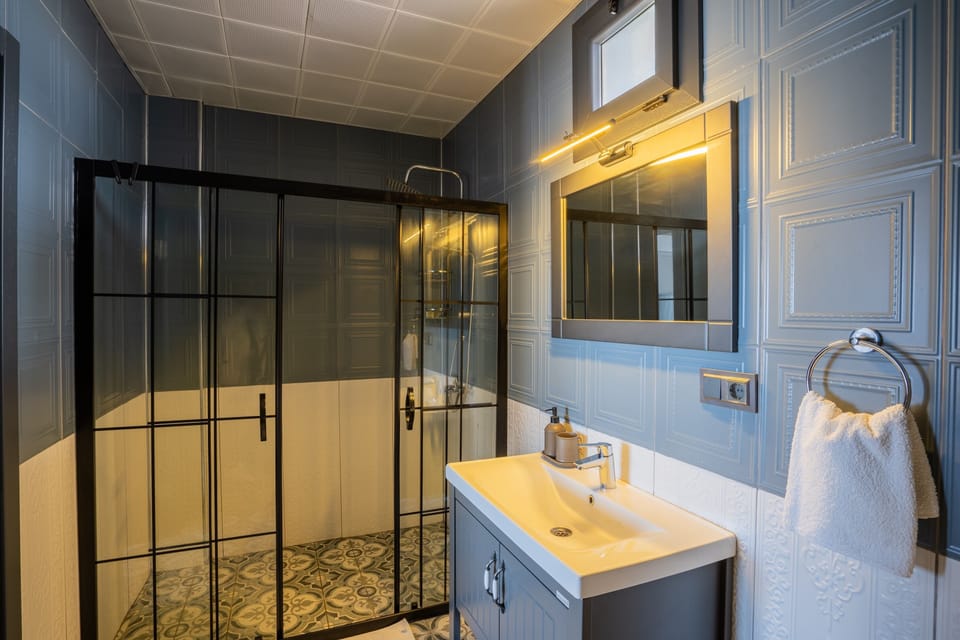 Deluxe Double Room | Bathroom
