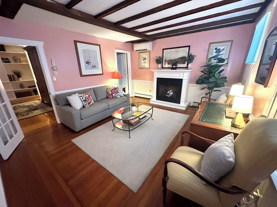 Living Room w/ Gas Fireplace