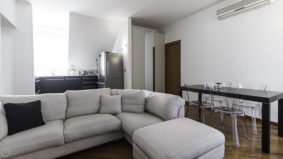 Apartment (2 Bedrooms) | Front of property