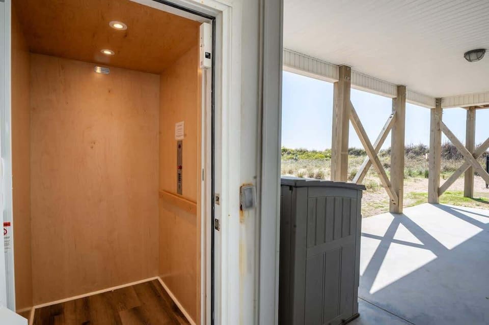 Ground Level-Elevator to all Levels