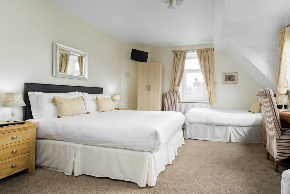 Room | Iron/ironing board, free WiFi