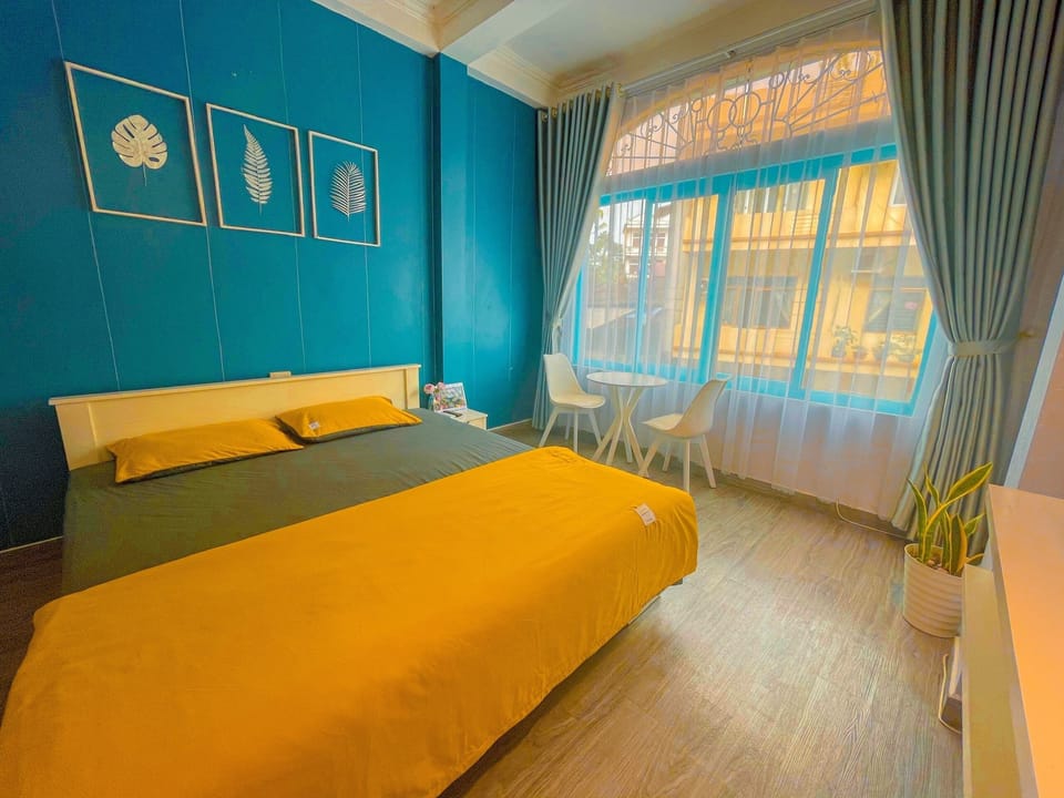 Deluxe Double Room, 1 King Bed, Ensuite | Hypo-allergenic bedding, individually furnished, desk, laptop workspace