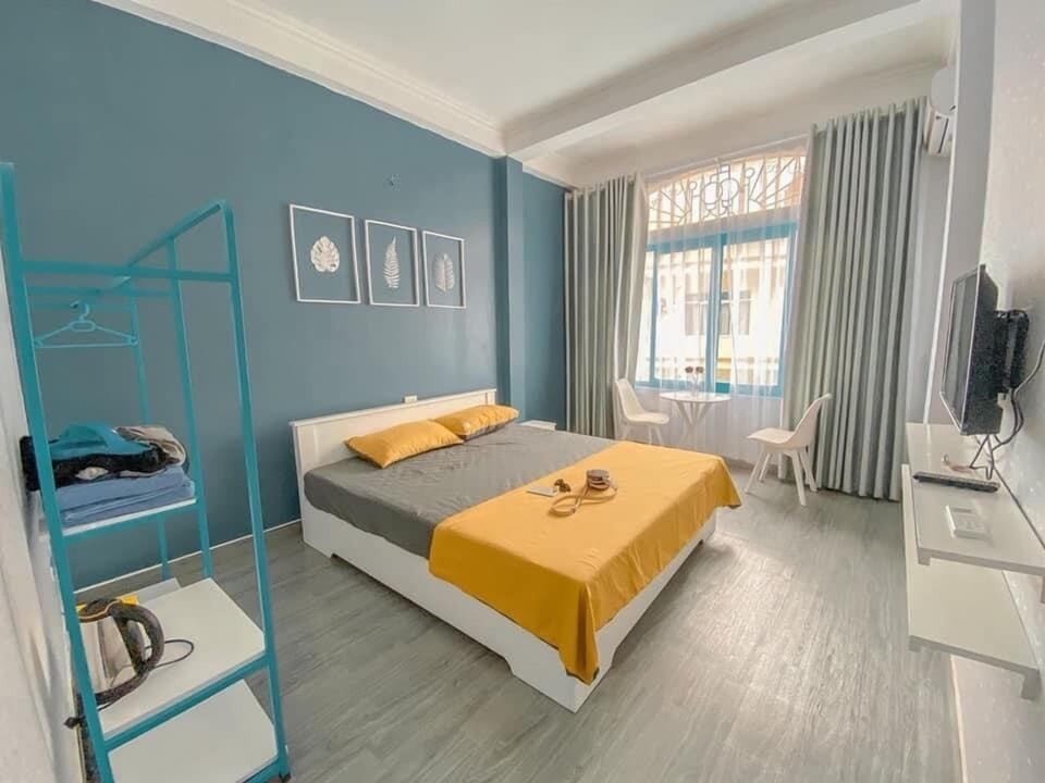 Deluxe Double Room, 1 King Bed, Ensuite | Hypo-allergenic bedding, individually furnished, desk, laptop workspace
