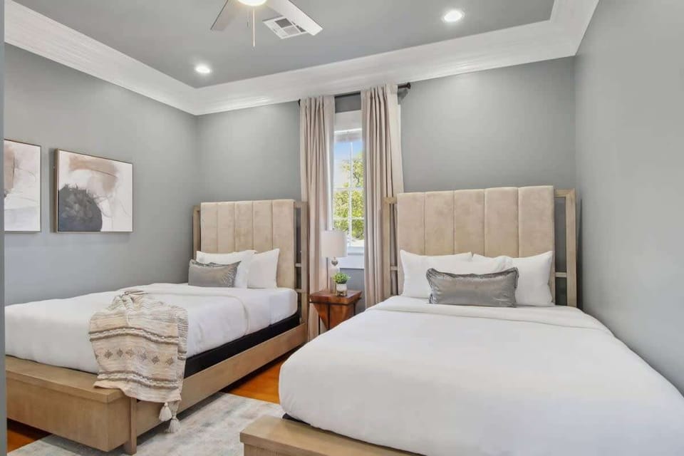 Bedroom 5: 2 Double Beds