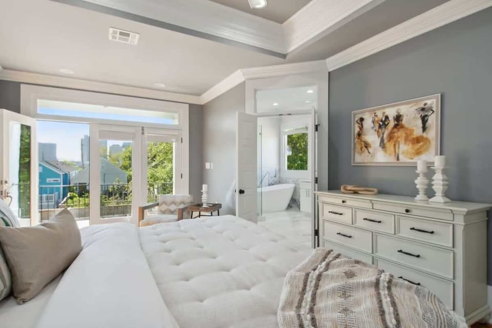 Bedroom 1: King Bed & Ensuite Bathroom