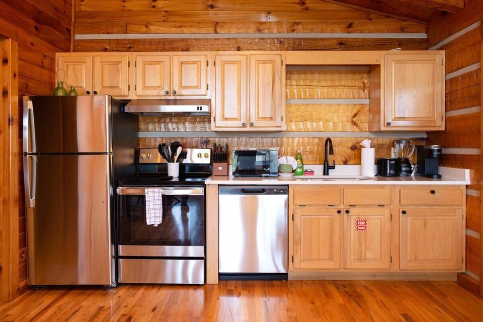 Awesome Kitchen Complete With Stainless Steel Appliances!