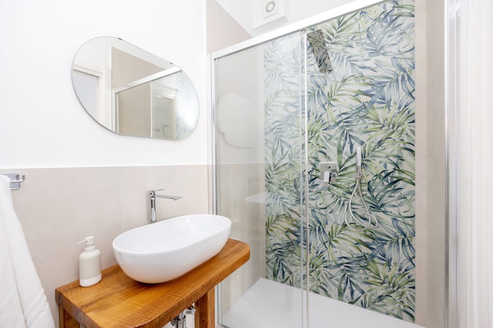 Superior Room | Bathroom | Shower, free toiletries, hair dryer, bidet