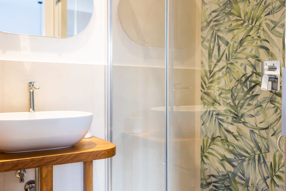 Superior Room | Bathroom | Shower, free toiletries, hair dryer, bidet