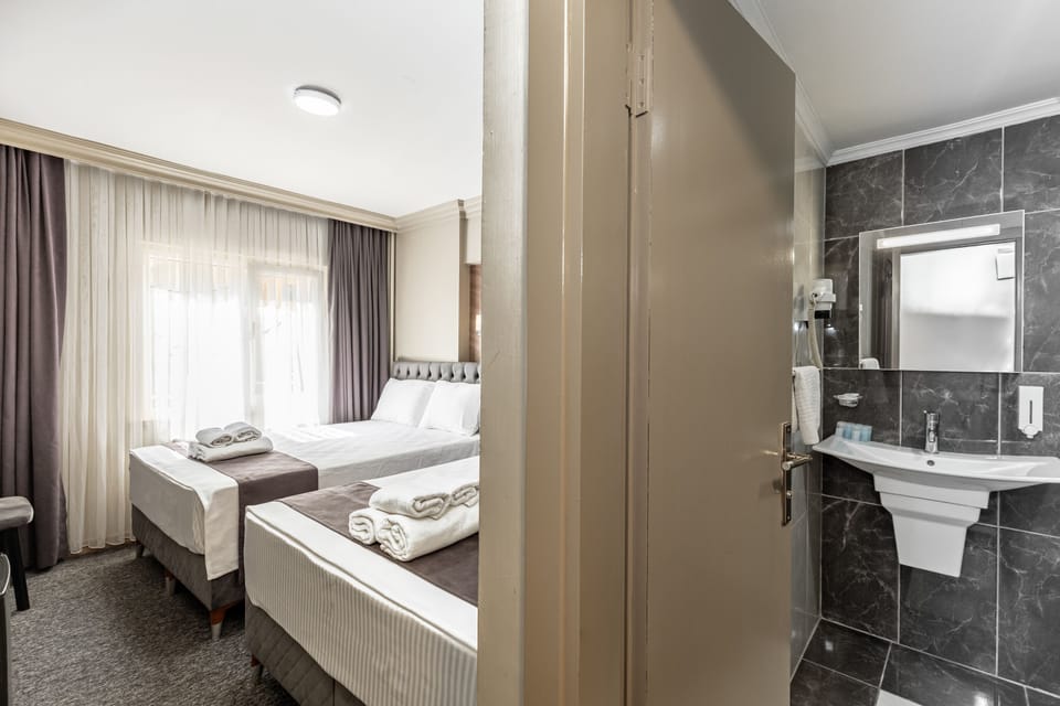 Egyptian cotton sheets, premium bedding, minibar, desk