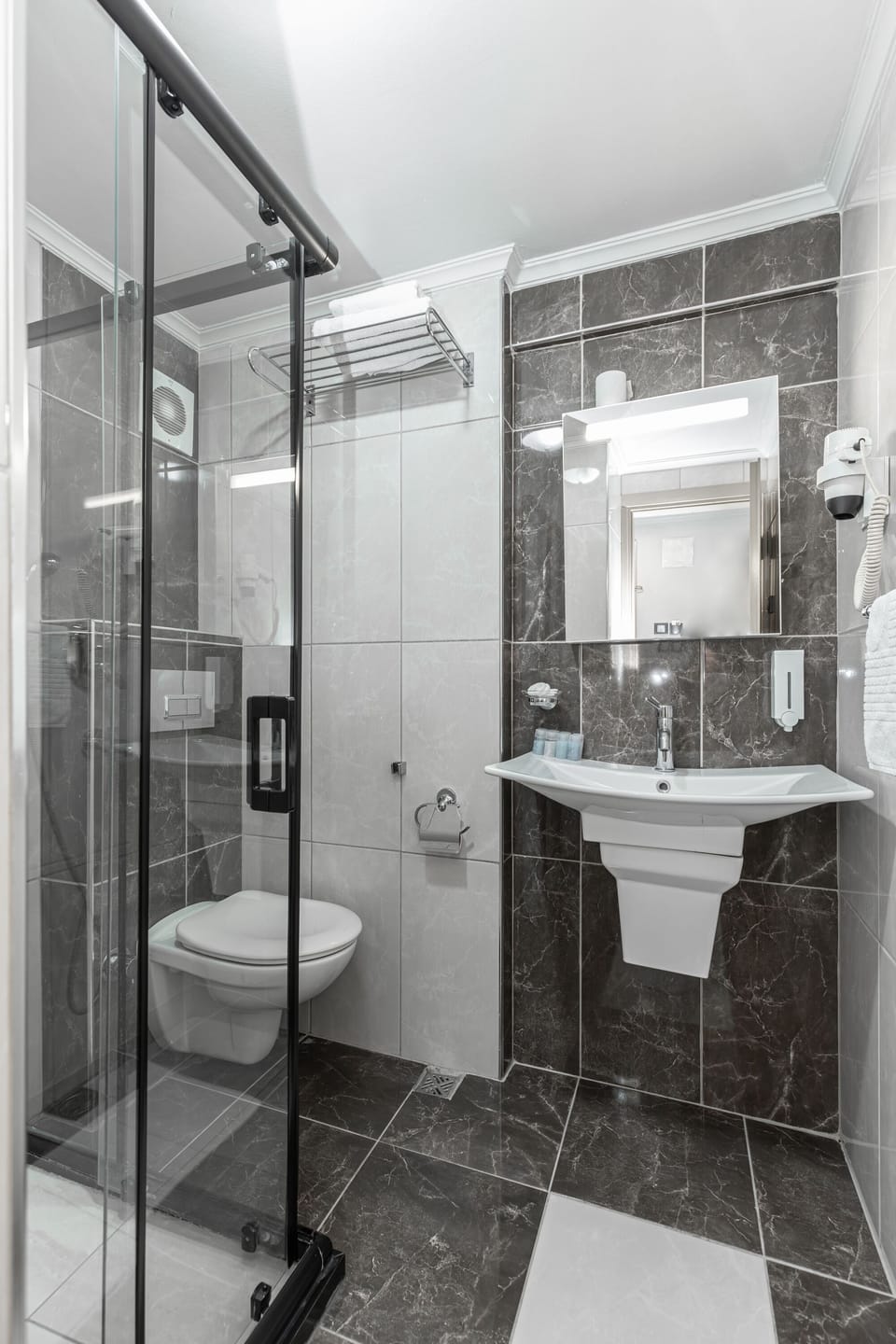Shower, rainfall showerhead, free toiletries, hair dryer