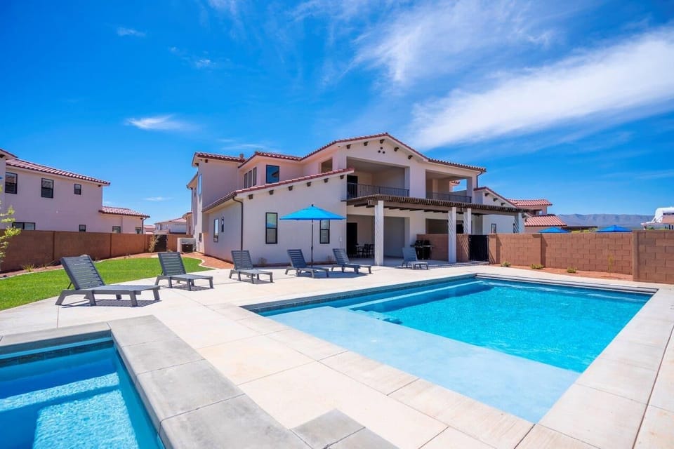 SPLASH and PLAY all day in this magnificent private pool