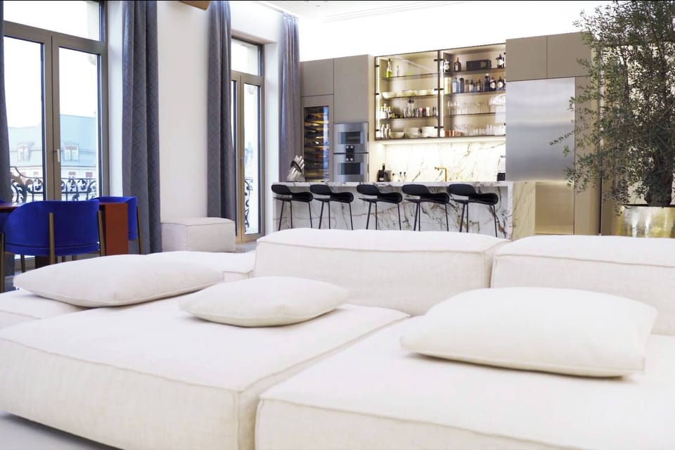 Apartment, 2 Bedrooms, Fireplace, City View | Living area