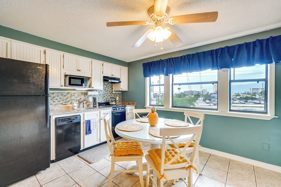 Kitchen | Coffee Maker | Spices | Crockpot | Blender