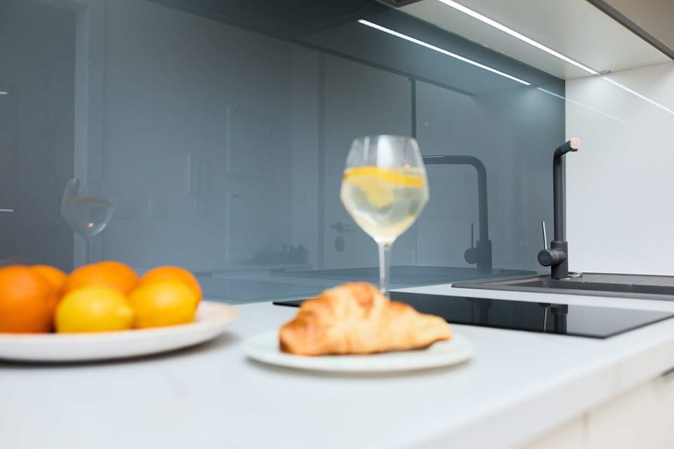 Apartment (0 Bedroom) | Private kitchen | Oven