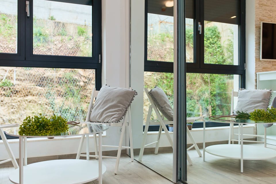 Apartment (0 Bedroom) | Living area | 140-cm flat-screen TV with cable channels, TV