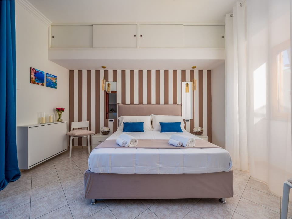 Junior Apartment | 1 bedroom, iron/ironing board, WiFi (free), bed sheets