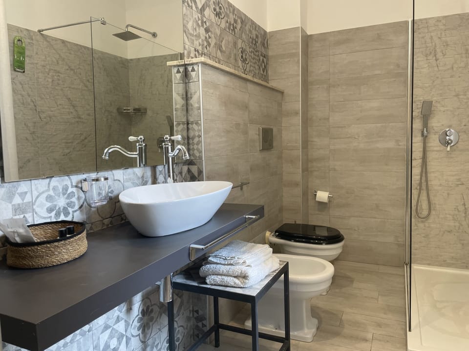 Design Room | Bathroom | Shower, hydromassage showerhead, hair dryer, bathrobes