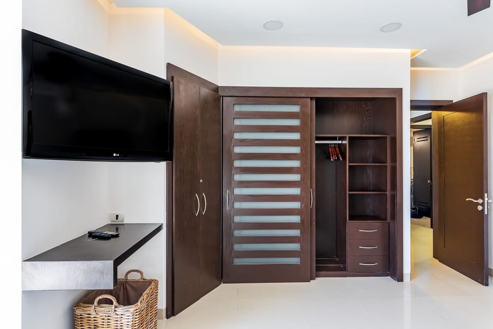 Indoors, Screen, Furniture, Cupboard, TV