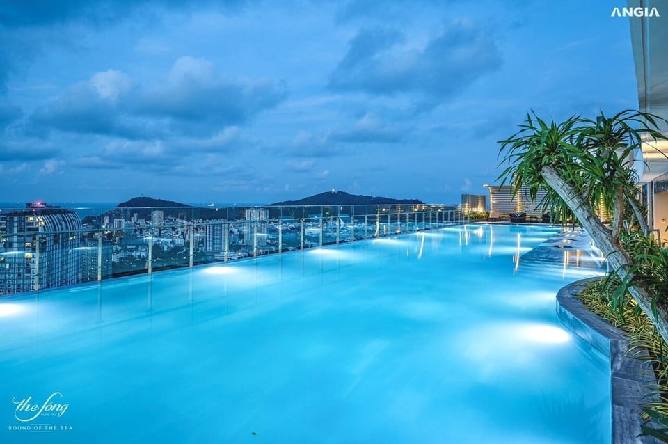 Rooftop pool