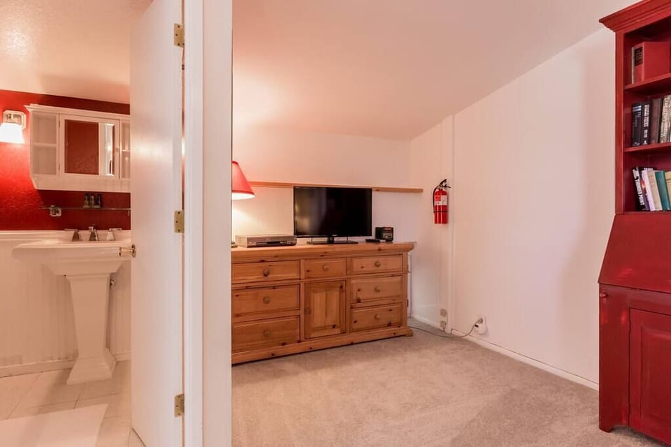 Queen Master Bedroom