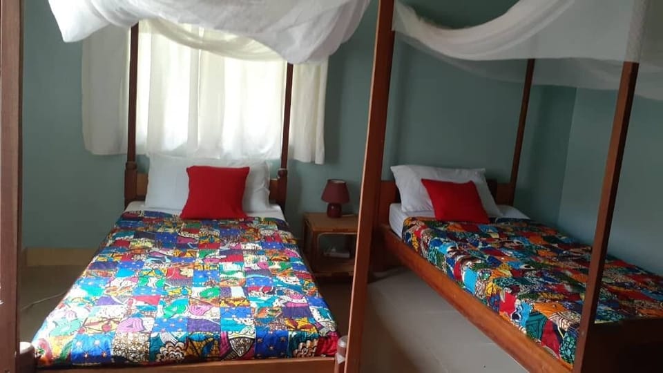 Standard Twin Room, 2 Twin Beds, Non Smoking, Garden Area | Individually decorated, individually furnished, desk, iron/ironing board