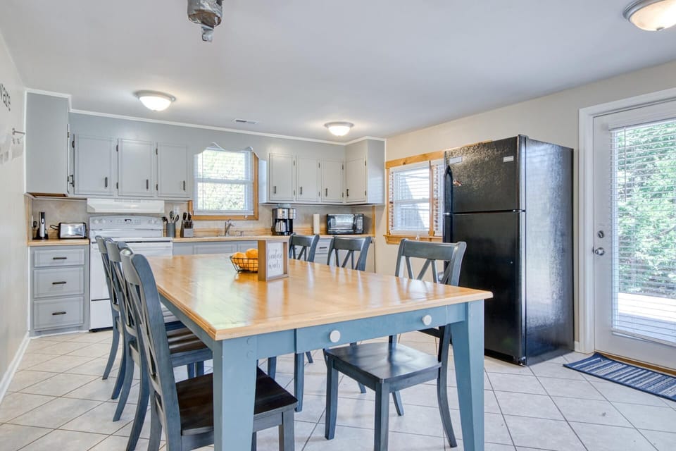 House, Multiple Beds, Hot Tub, River View | Private kitchen | Coffee/tea maker, fridge, microwave, oven