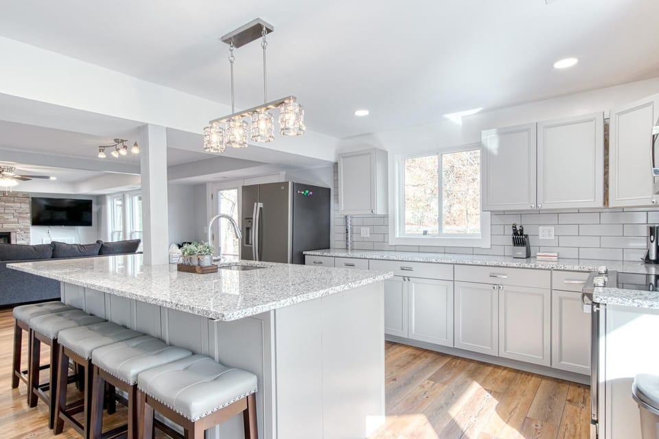 Cabin, Multiple Beds, River View | Private kitchen | Fridge, microwave, oven, stovetop