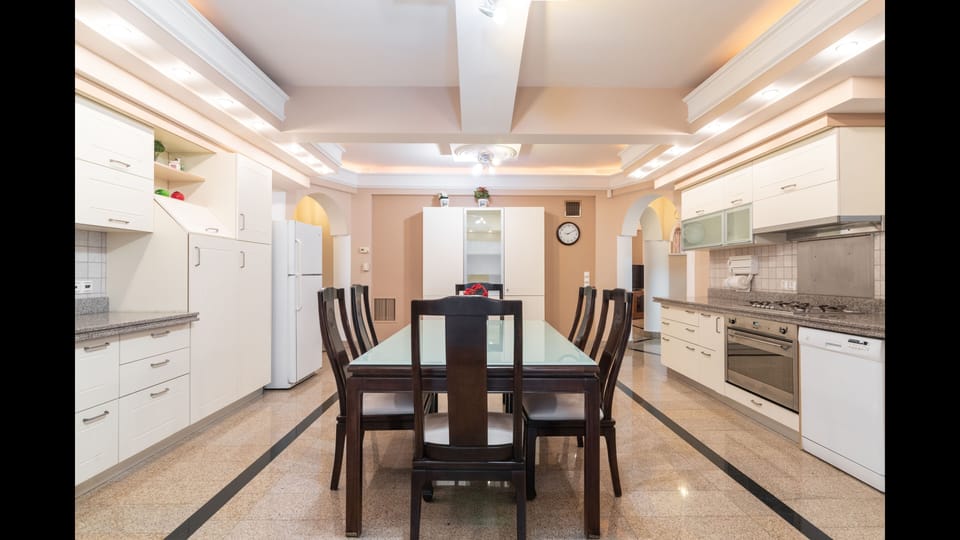 Villa, 5 Bedrooms, Balcony, Garden View | Dining