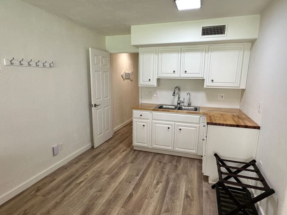 Small kitchenette in lower King bed bedroom.
