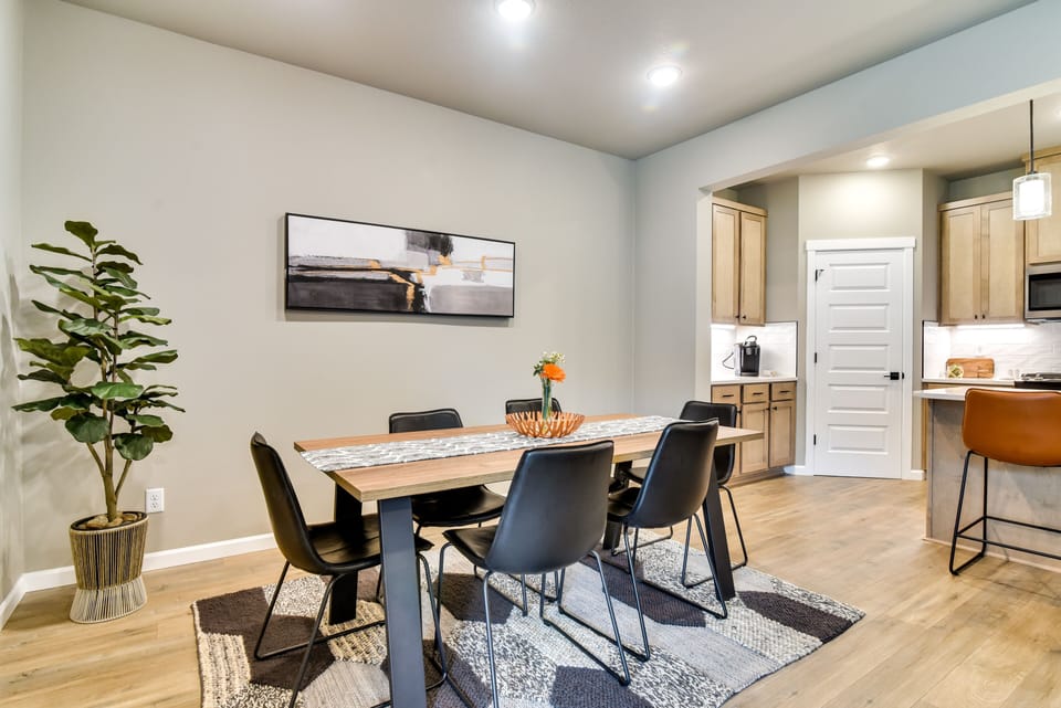 Dining Room | Dishware/Flatware Provided