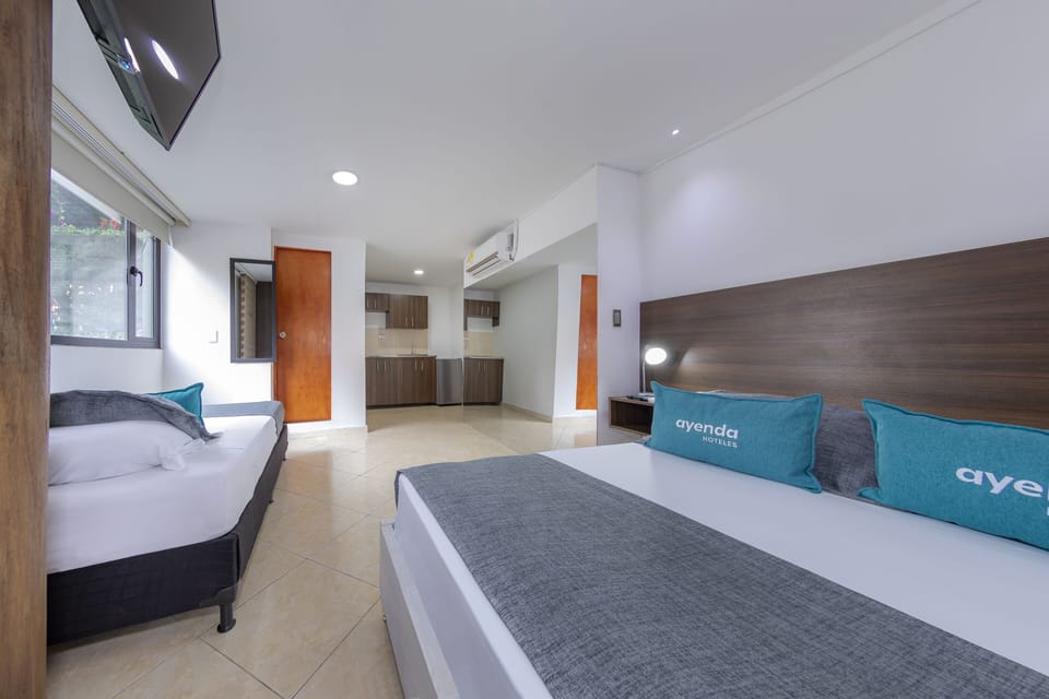 Superior Triple Room | Desk, free WiFi, bed sheets