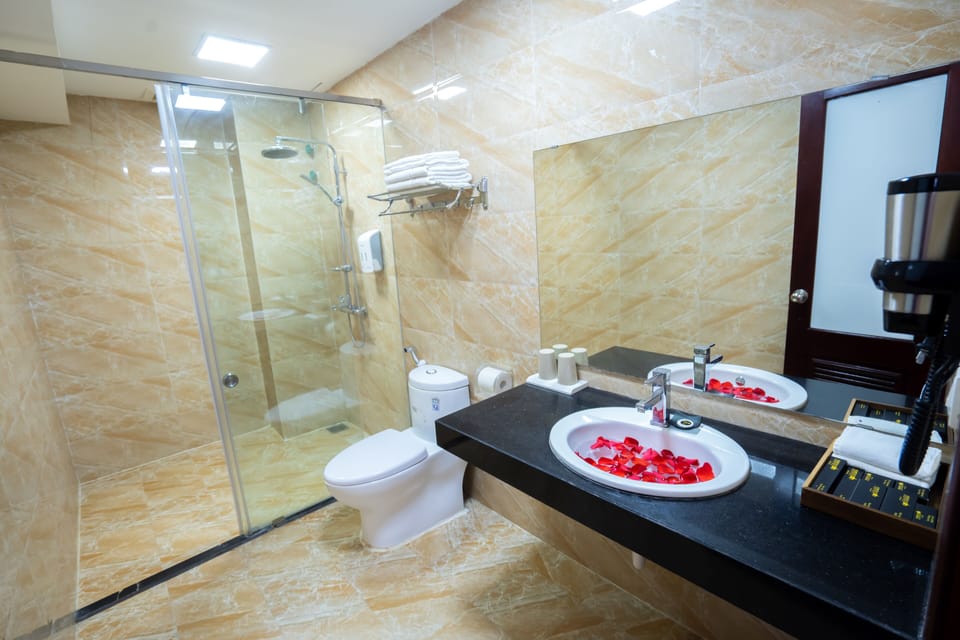 Deluxe Double Room Single Use | Bathroom