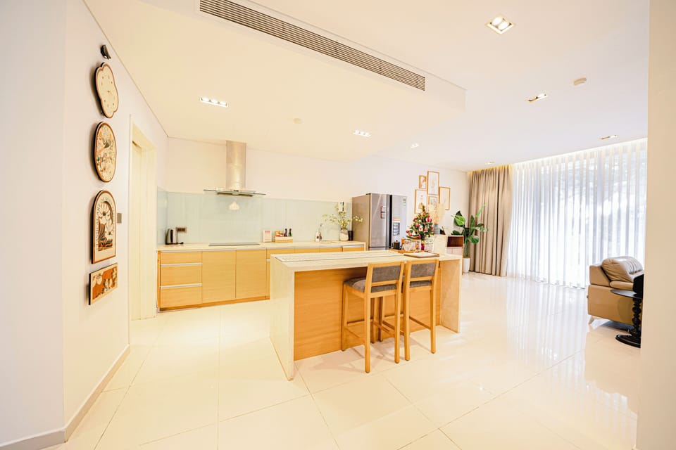 Fully equipped kitchen with modern appliances and all the essentials.