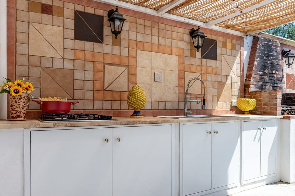 Outdoor kitchen