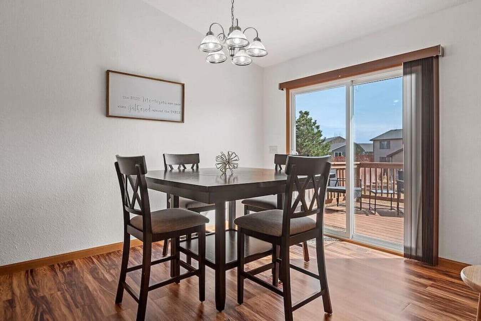 The dining space and dining table are the perfect places to gather. Let`s eat!