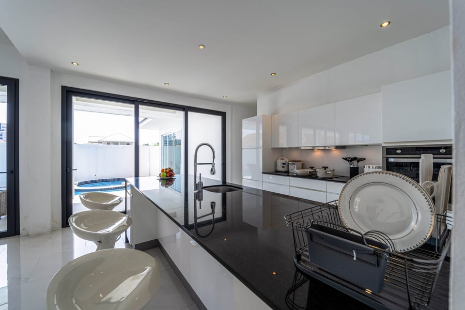 Villa | Private kitchen | Cookware/dishes/utensils