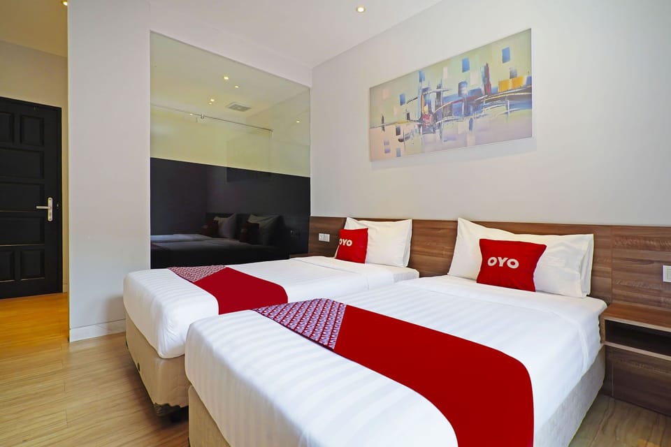 Deluxe Twin Room | Desk, laptop workspace, free WiFi, bed sheets