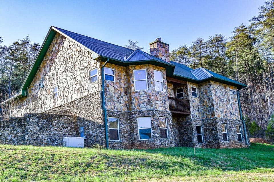 Affordable 3br/2ba Cabin in the Ocoee River Area