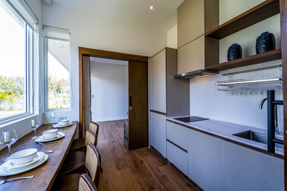 Deluxe Villa | Private kitchen | Cookware/dishes/utensils
