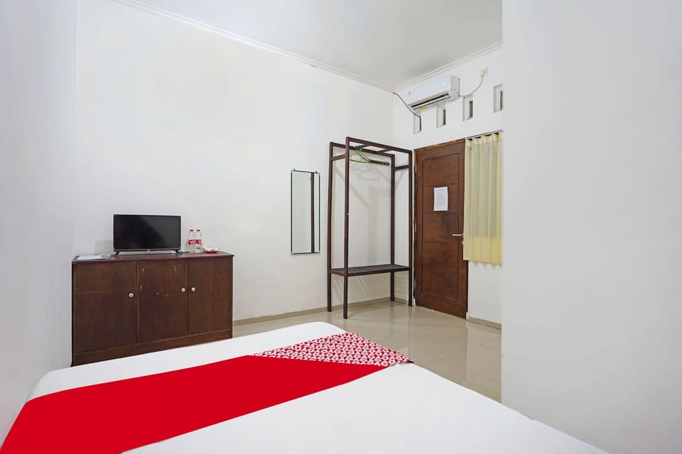 Standard Double Room | Desk, laptop workspace, free WiFi, bed sheets